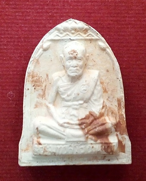 รูปเหมือนซุ้มระฆัง 2หน้า หลวงปู่ชื้น วัดญาณเสน เนื้อดินเกาะยอ ปี46 ปั๊มหมึกยันต์และฝังตะกรุดใต้ฐาน