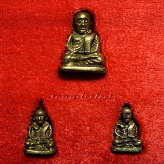 พระหลวงพ่อเงิน วัดบางคลาน ปี 2537 สวยสมบูรณ์มากพร้อมกล่องเดิมค่ะ