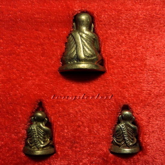 พระหลวงพ่อเงิน วัดบางคลาน ปี 2537 สวยสมบูรณ์มากพร้อมกล่องเดิมค่ะ