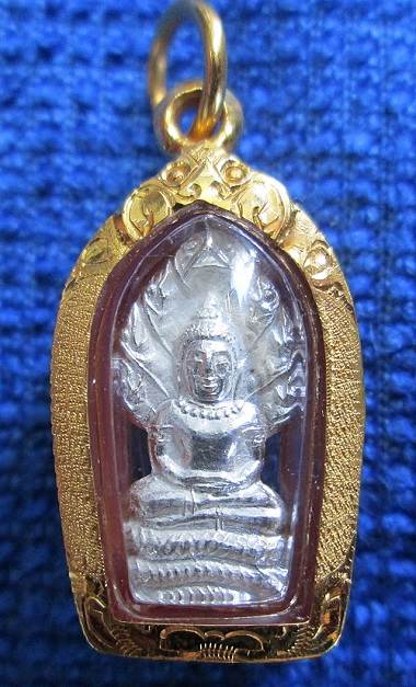 (เคาะเดียว)ปรกใบมะขาม หลวงพ่อคูณ วัดบ้านไร่ ปี37 เนื้อเงิน รุ่นเสาร์5คูณพันล้าน พร้อมเลี่ยมทองครับ