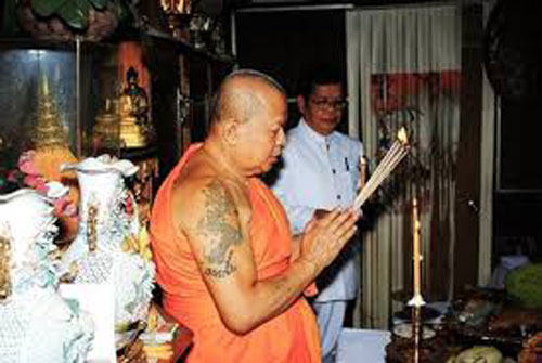 ผ้ายันต์พระอาจารย์ธนู ชาคโร วัดประชารังสรรค์ จ นนทบุรี