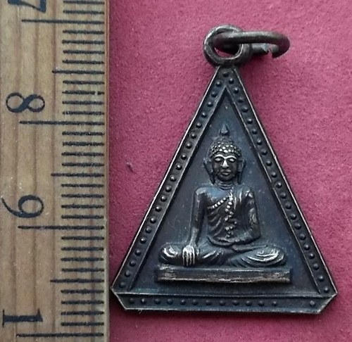 วัดใจเริ่ม 10 บาท กับ เหรียญที่ระลึกปฎิสังขรณ์โบสน์ ปี 2518 วัดทุ่งกิ้ว จ.เชียงราย …AF558