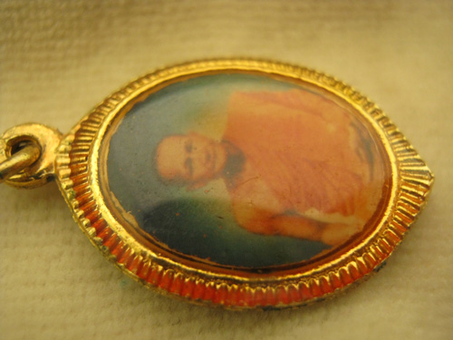 ของหายาก ล็อกเก็ตรูปหลวงปู่ปานหลัง หลวงพ่อฤๅษีฯ พระอาจารย์เล็กวัดท่าขนุนสร้าง