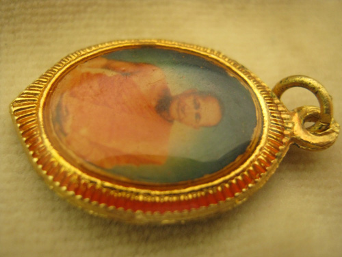 ของหายาก ล็อกเก็ตรูปหลวงปู่ปานหลัง หลวงพ่อฤๅษีฯ พระอาจารย์เล็กวัดท่าขนุนสร้าง