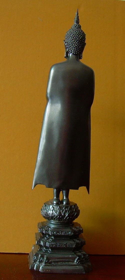 หลวงพ่อบ้านแหลม สูงประมาณ 20 นิ้ว