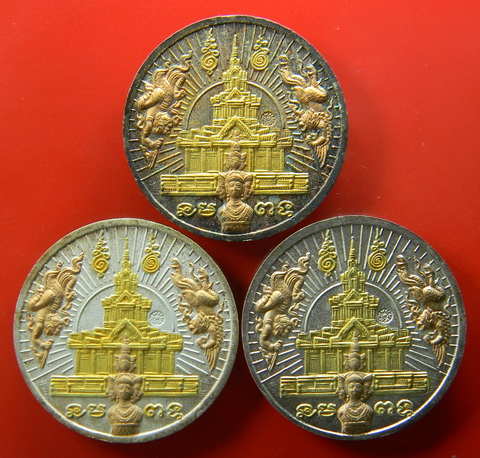 เคาะแรกแดง...เหรียญ ๓.๒ ซ.ม..กะไหล่สามกษัตริย์ ลงยาดำ ๓ เหรียญ...ทรัพย์ไพศาล