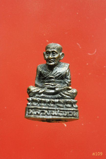 รูปหล่อหลวงปู่ทวด วัดช้างให้...../2