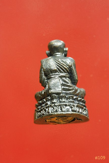 รูปหล่อหลวงปู่ทวด วัดช้างให้...../2