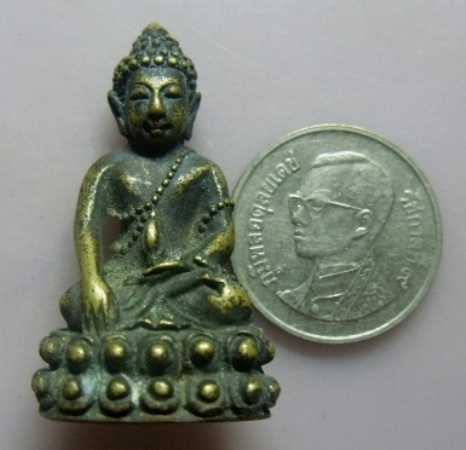 **วัดใจ**พระกริ่ง เนื้อโลหะผสม  เก่าๆ ไม่ทราบที่**เนื้อจัดๆ สวย เชิญชมครับ