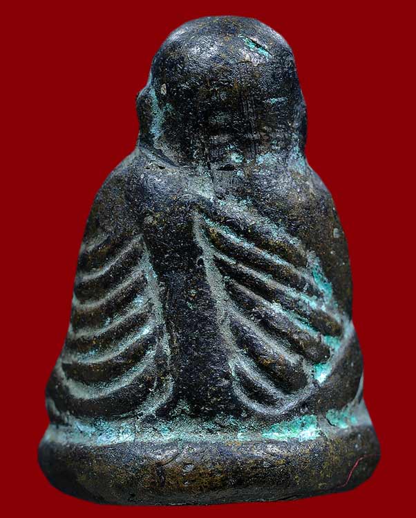  หลวงพ่อเงิน วัดบางคลาน จังหวัด พิจิตร รุ่นปืนแตก พิมพ์เศียรกลม ปี ๒๕๒๘ (๒) 