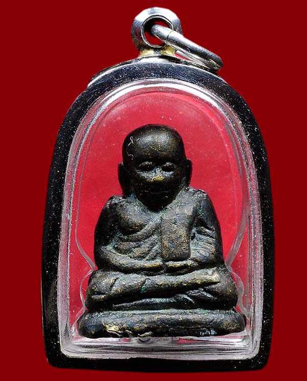  หลวงพ่อเงิน วัดบางคลาน จังหวัด พิจิตร รุ่นปืนแตก พิมพ์นิยมเศียรโต พร้อมเลี่ยมตลับพุก ปี ๒๕๒๘ (๑) 