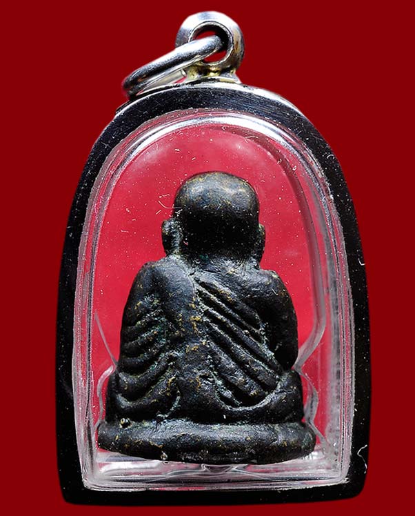  หลวงพ่อเงิน วัดบางคลาน จังหวัด พิจิตร รุ่นปืนแตก พิมพ์นิยมเศียรโต พร้อมเลี่ยมตลับพุก ปี ๒๕๒๘ (๑) 