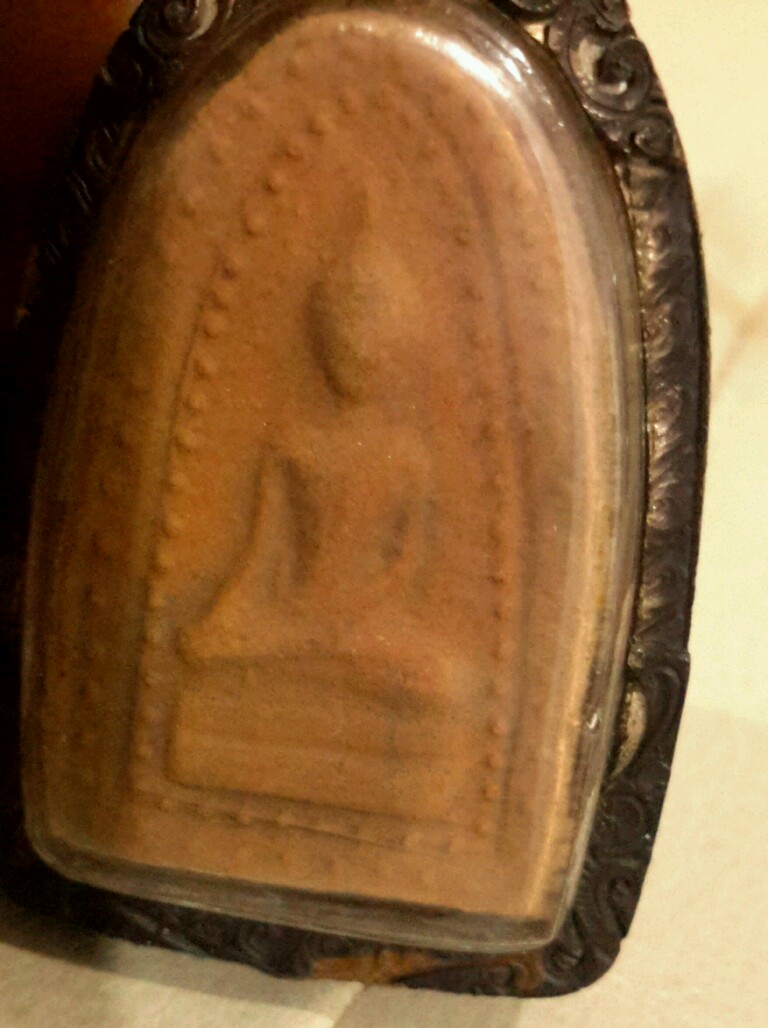 พระสรรค์ พิมพ์ อ.ไพ่ หลัง จีวร ยันต์ นะกันปืน ติดเกศา หลวง พ่อกวย กรอบเงิน แกะลาย... หลวงพ่อกวย อธิษ