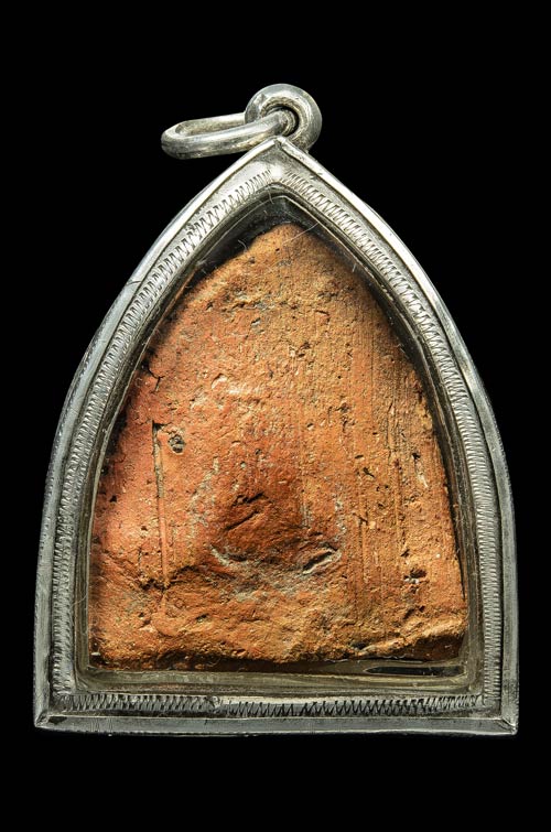 	ลพ.โต พิมพ์มารวิชัย กรุเก่าบางกระทิง มีหน้ามีตา สีพิกุล มีกรอบเงินหนาพร้อมแขวนบูชา