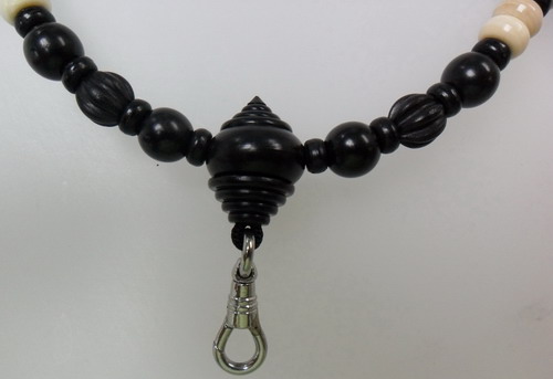 สร้อยมงคลจากธรรมชาติครับ สวย ขลัง เท่ห์ๆ เหมาะกับห้อยพระองค์โปรดครับ...