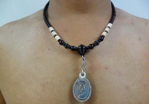 สร้อยมงคลจากธรรมชาติครับ สวย ขลัง เท่ห์ๆ เหมาะกับห้อยพระองค์โปรดครับ...