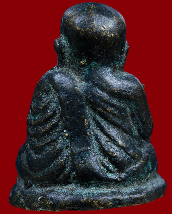  หลวงพ่อเงิน วัดบางคลาน จังหวัด พิจิตร รุ่นปืนแตก พิมพ์นิยมเศียรโต  ปี ๒๕๒๘  (๒)