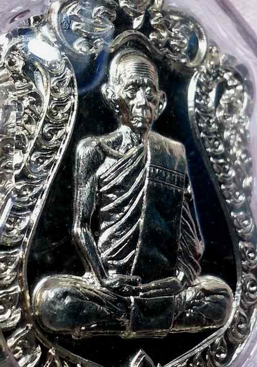 หลวงพ่อรวย วัดตะโก เหรียญเสมารุ่นรวยมหาเศรษฐี เนื้ออัลปาก้า สวยคมพร้อมกล่องเดิม
