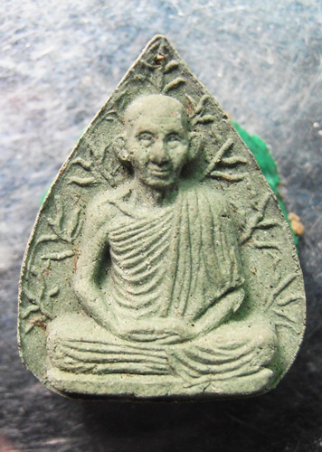 พระผงหลวงพ่อเกษม ปี37พร้อมกล่องสวยๆครับ