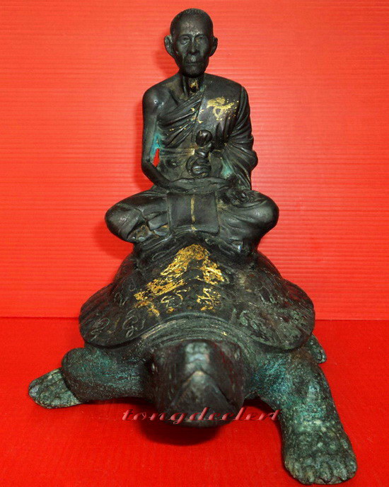 รูปเหมือนบูชาหลวงปู่หลิวนั่งเต่า วัดไร่แตงทอง ฉลองอายุ 92 ปี พ.ศ.2539 ค่ะ