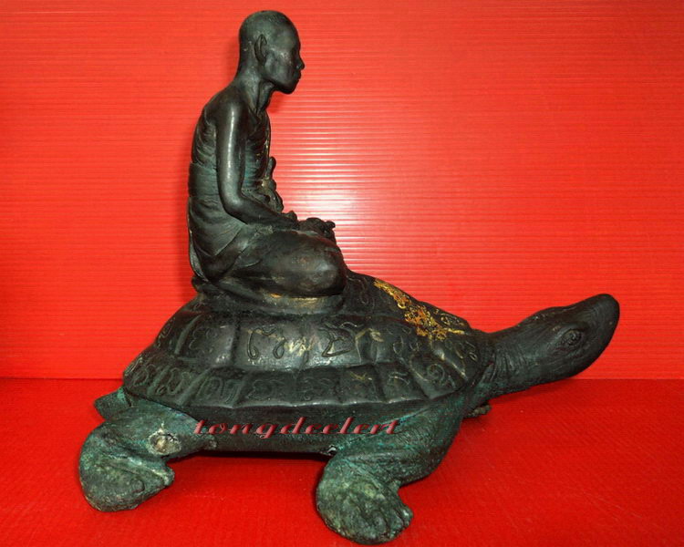 รูปเหมือนบูชาหลวงปู่หลิวนั่งเต่า วัดไร่แตงทอง ฉลองอายุ 92 ปี พ.ศ.2539 ค่ะ