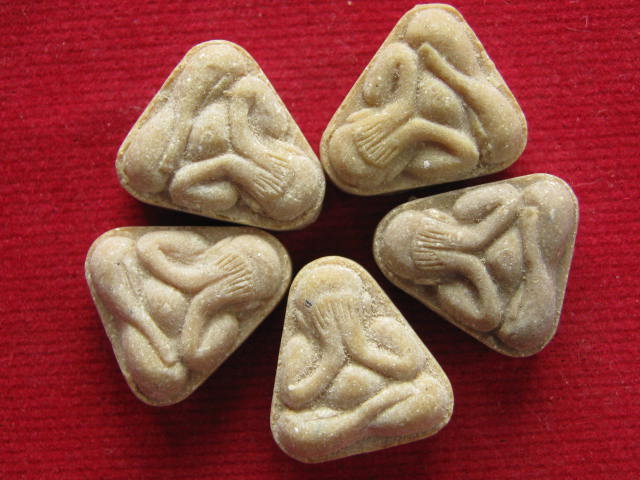 พระปิดตามหาลาภเขมโก "ปิดตาฟ้าลั่น" 5 องค์ ปี17