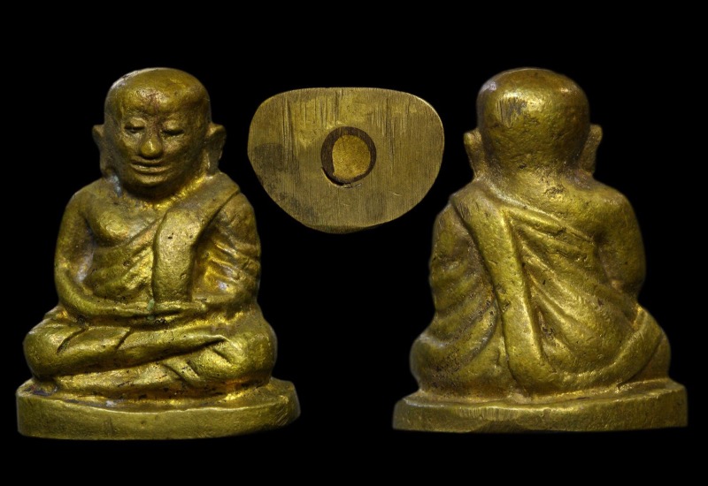 รูปหล่อหลวงพ่อเงิน บางคลานรุ่นช้างคู่เนื้อทองเหลือง วัดท้ายน้ำ ปี2526 สวยเดิมแตกนิยม ไม่มีกล่อง