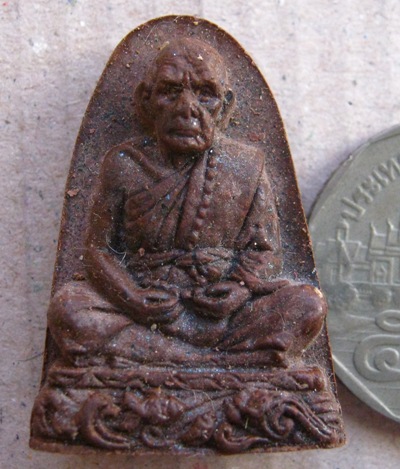 รูปเหมือนเตารีดหลวงปู่หมุน”อุดมลาภมหาโภคทรัพย์”เนื้อผงผสมมวลสารเก่าโรยแร่เหล็กน้ำพี้ รุ่นเปิดโลกธาตุ