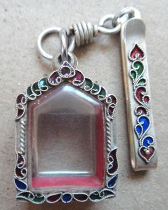 ตลับเงินลงยาพร้อมแหนบเงินลงยา ใส่ขุนแผนพิมพ์เล็ก หลวงพ่อสาคร สายปู่ทิม ครับ