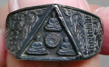 แหวนพระรัตนจักรรุ่นแรกเนื้อเงิน หลวงปู่ชื้น วัดญาณเสน จ.อยุธยา(หายาก)