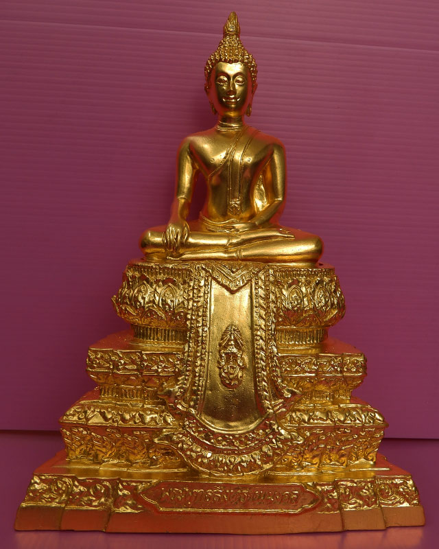 พระพุทธสิงหธรรมมงคล หลังภปร. หน้าตัก 3 นิ้ว 2 ถอด ปิดทองแท้ พิธีใหญ่ วัดบวรฯ-วัดพระแก้ว พ.ศ. 2547 กล