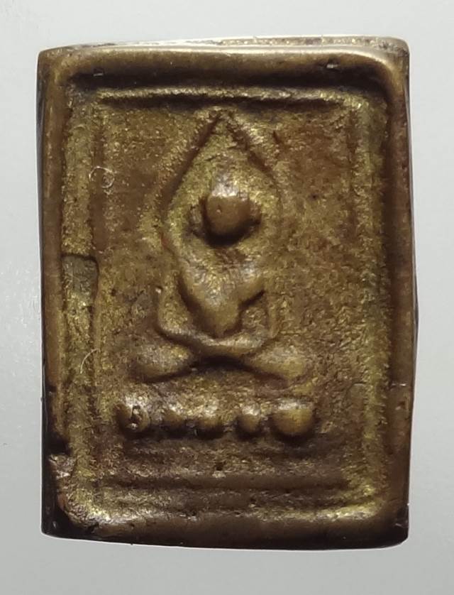 หลวงปู่ศุข วัดปากคลองมะขามเฒ่า พิมพ์สี่เหลี่ยมประภามณฑล บัว ๕ เม็ด หลังยันต์สี่ เนื้อสำริดทอง