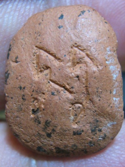 พระปิดตา เนื้อดิน กรุวัดคู้ยาง จ.กำแพงเพชร ปีกกว้าง ๆ สภาพพอสวย