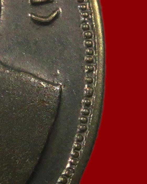  เหรียญหลวงพ่อแดง บล็อกบ่าจุด 