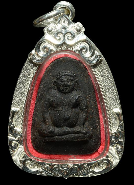 พระสังกัจจายน์ เนื้อผงคลุกรัก หลวงปู่เฮี้ยง วัดป่า ปี2499ยุคต้นๆครับ เลี่ยมเงินพร้อมบัตรรับรองครับ