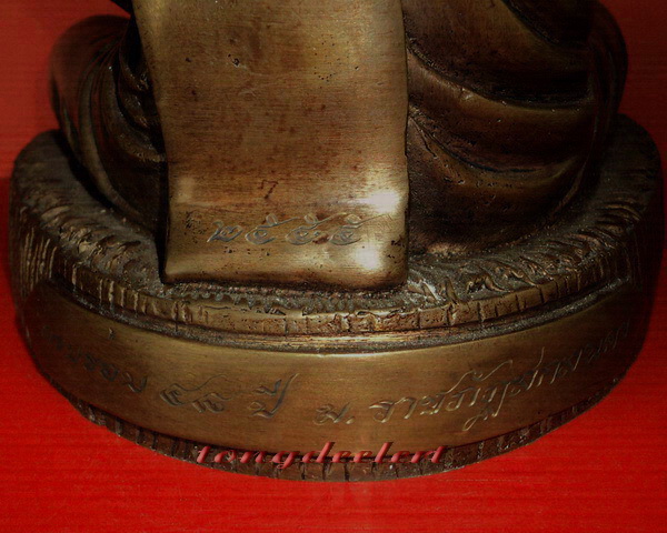 รูปหล่อบูชาหลวงปู่มั่น ภูริทัตโต ที่ระลึก 48 ปี ม.ราชภัฏสกลนคร สวยมากค่ะ