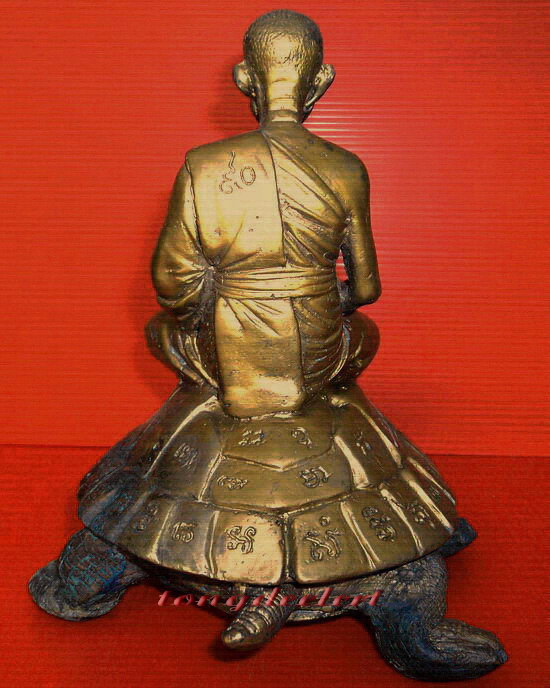 รูปเหมือนบูชาหลวงปู่หลิวนั่งเต่า วัดไทรทอง ฉลองอายุ 90 ปี สีทอง แจกกรรมการ หายากค่ะ