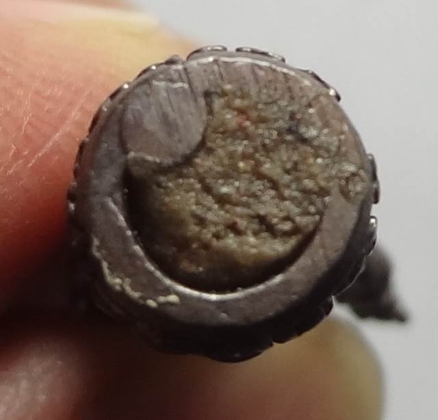  รูปหล่อยืนถือไม้เท้าหลวงปู่หงษ์ พรหมปัญโญ วัดเพชรบุรี (สุสา น ทุ่งมน)