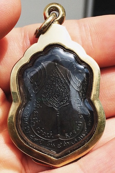 เคาะแดงแรก เหรียญเสมาพัดยศหลวงปู่โต๊ะมีดาวนิยม เลี่ยมกันน้ำพร้อมตลับเงินชุบทองครับ