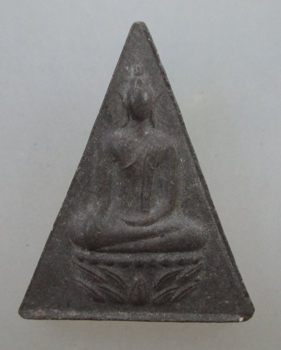 ๔๐ บาท...พระนางพญา หลวงพ่อพุธ ฐานิโย วัดป่าสาลวัน จ.นครราชสีมา