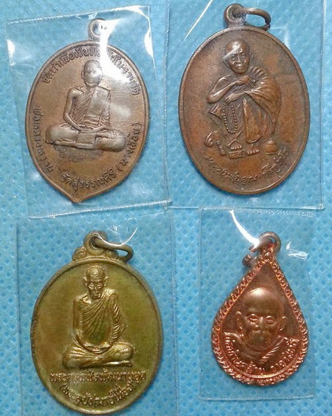 4เหรียญคุ้ม 1.เหรียญหลวงพ่อหวาน 2.เหรียญหลวงพ่อคูณ 3.เหรียญรุ่น2พ่อท่านเนื่อง 4.เหรียญพ่อท่านคล้าย