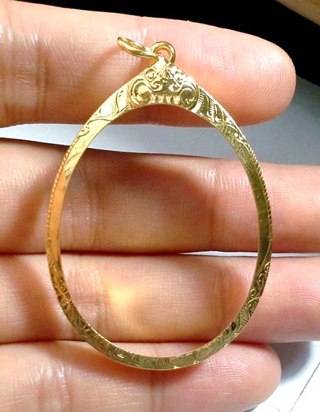  กรอบทองยกซุ้ม ใส่เหรียญหลวงปู่ทิม/ห่วงเชื่อม/เจริญพรบน-ล่าง/ปรกไตรมาศ/เมตตา/ปิดตาลป.แก้ว/นน1.81กรัม