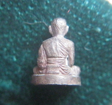 รูปหล่อจิ๋วหลวงพ่อยิด เนื้อเงิน มีโค๊ต รุ่นสรงน้ำ ปี2537 พร้อมกล่อง