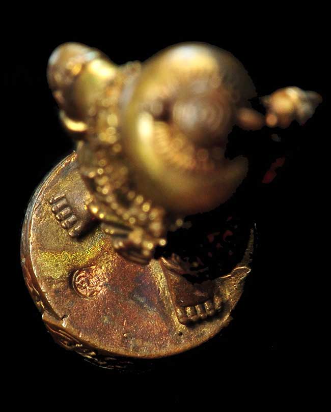 กุมารทองจินดามณี รุ่น ๒ พรายกุมาร ลพ.สาคร วัดหนองกรับ เนื้อฝาบาตรก้นอุดผงพรายกุมาร no. ๔๔๘๒ ปี 56 