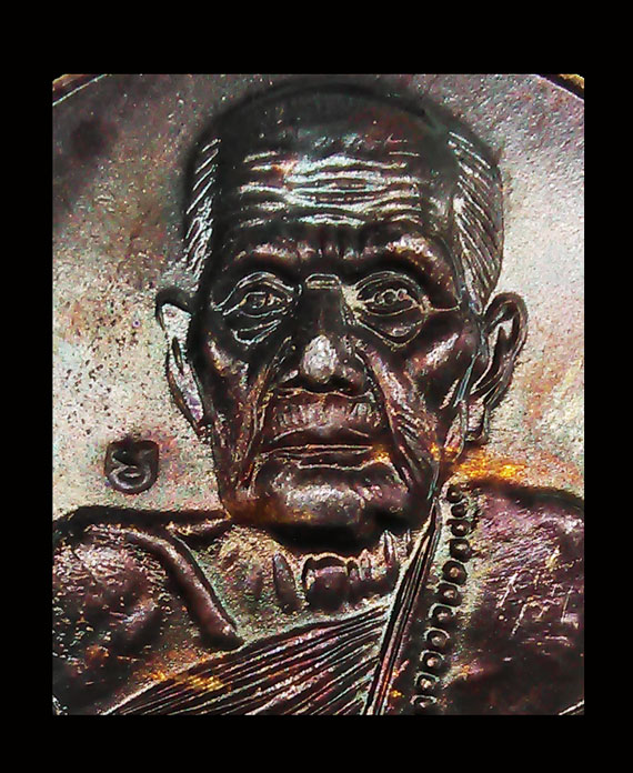 เคาะเดียว เหรียญหมุนเงินหมุนทอง หลวงปู่หมุน ปี42 ประคำ18เม็ดบล็อกบาง  ผิวรุ้ง สวยมากๆ