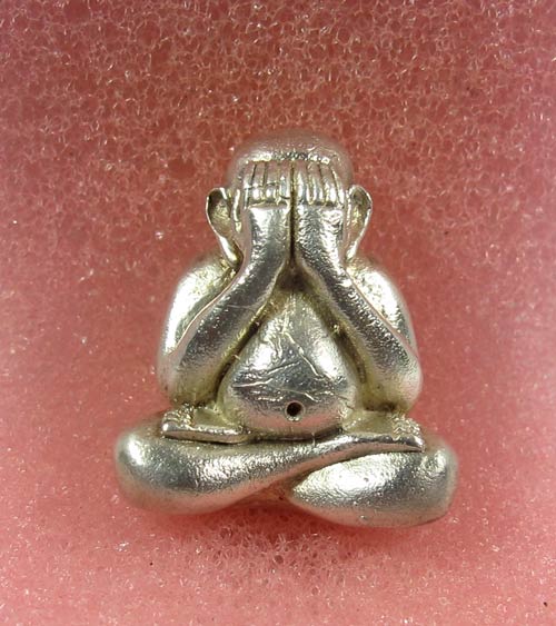 	พระปิดตา มหาลาภลอยองค์ ปี 2537 หลวงพ่อสาคร  เนื้อเงิน (( พิมพ์ใหญ่ )) ตอกโค๊ดใต้ฐาน