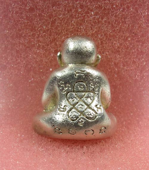 	พระปิดตา มหาลาภลอยองค์ ปี 2537 หลวงพ่อสาคร  เนื้อเงิน (( พิมพ์ใหญ่ )) ตอกโค๊ดใต้ฐาน