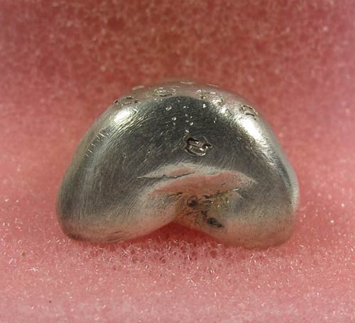 	พระปิดตา มหาลาภลอยองค์ ปี 2537 หลวงพ่อสาคร  เนื้อเงิน (( พิมพ์ใหญ่ )) ตอกโค๊ดใต้ฐาน