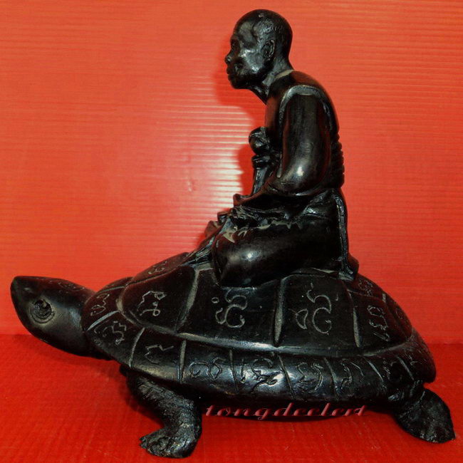 รูปเหมือนบูชาหลวงปู่หลิวนั่งเต่า รุ่นแรก เสาร์ 5 วัดไร่แตงทอง ปี 2535 หายาก สวยสมบูรณ์มากค่ะ