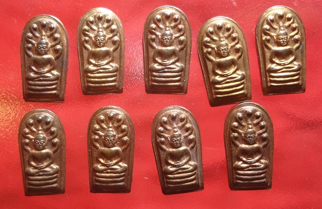  พระปรกใบมะขามหลวงพ่อยิดวัดหนองจอก 9องค์งามๆครับ